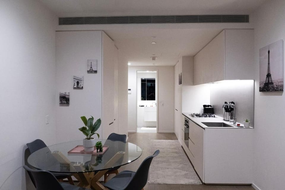 Luxury City Southbank Escape with Luxury Pool Gym Sauna and Skyline Views Apartment in Southbank