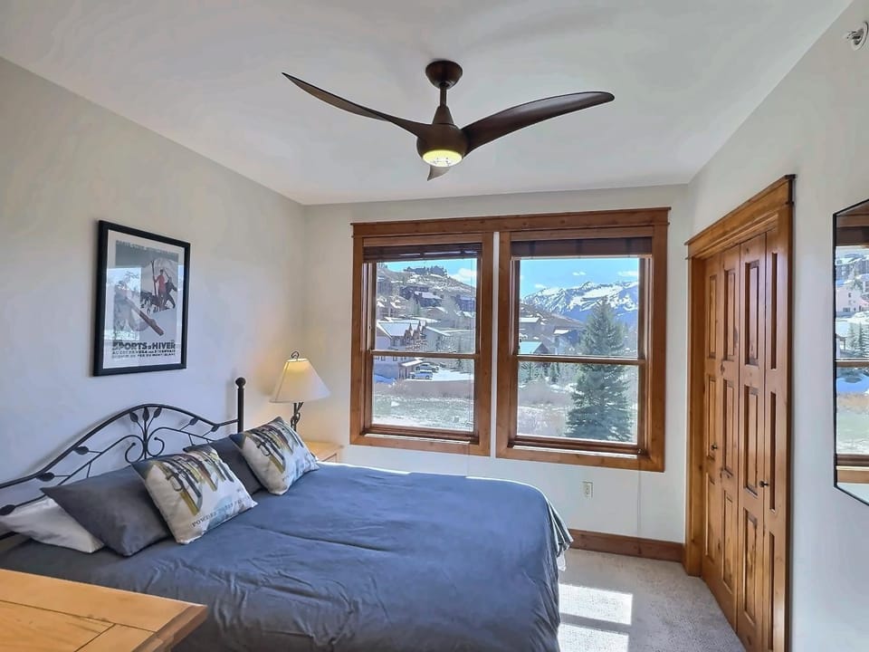 Black Bear 204 4BR Ski Condo Walk to Lifts House in Colorado