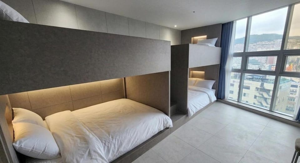 Stay with Moon Apartment in Busan