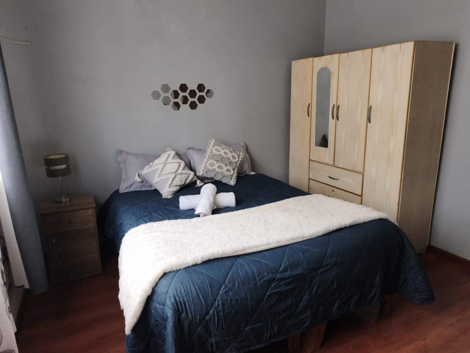 Bed, TV and multimedia, View (from property/room), Decorative detail, Street view, towels, trouser press