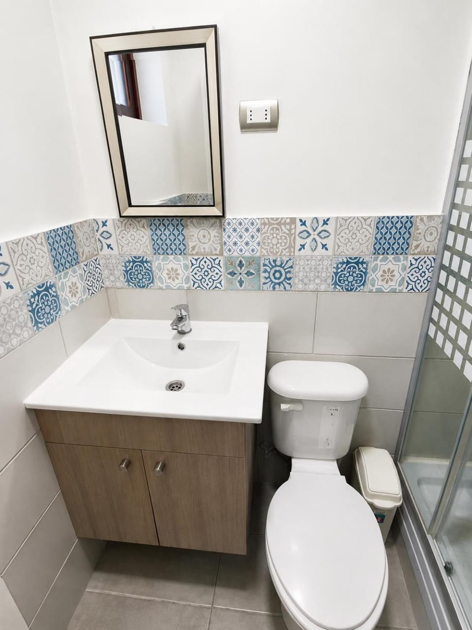 Shower, Bathroom, Inner courtyard view, hair dryier, heating, internet, towels