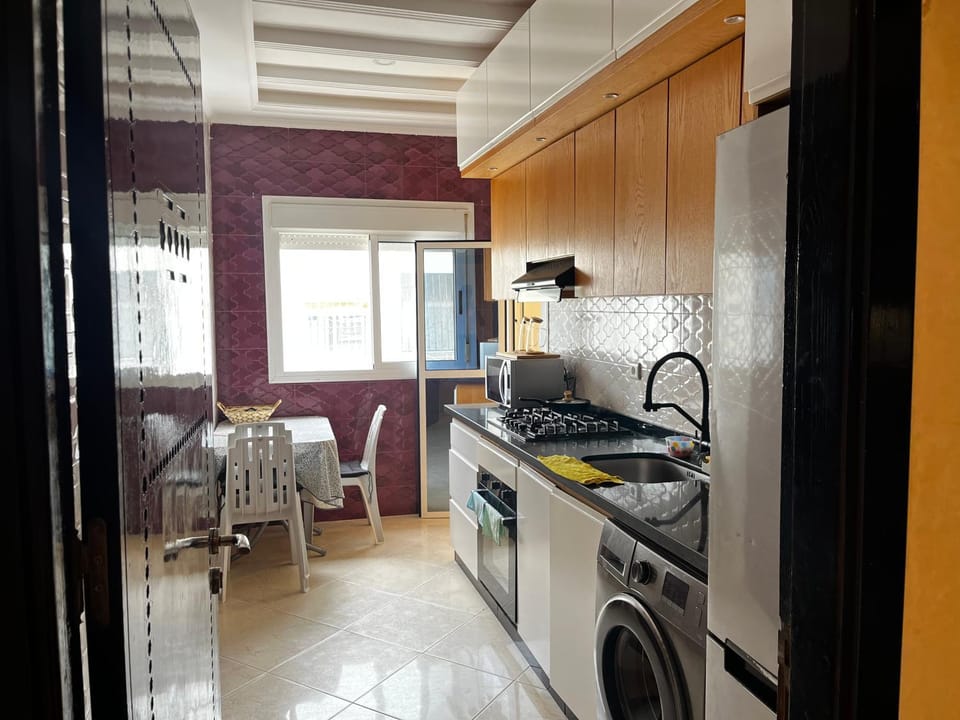 Dining area, dishwasher, washing machine