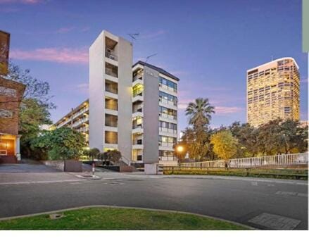 Kangaroo Lodge, Skip to city and kings park 311 Apartment in Perth