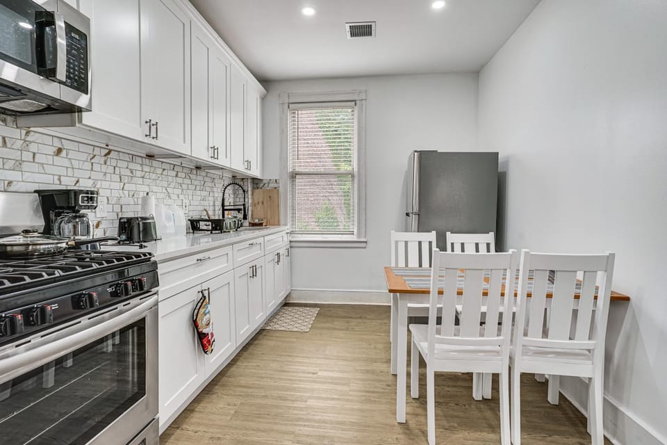 Near NYC Transit! Modern Gateway Region Apt Apartment in North Bergen