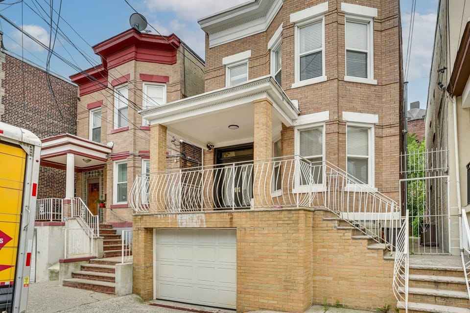 Near NYC Transit! Modern Gateway Region Apt Apartment in North Bergen