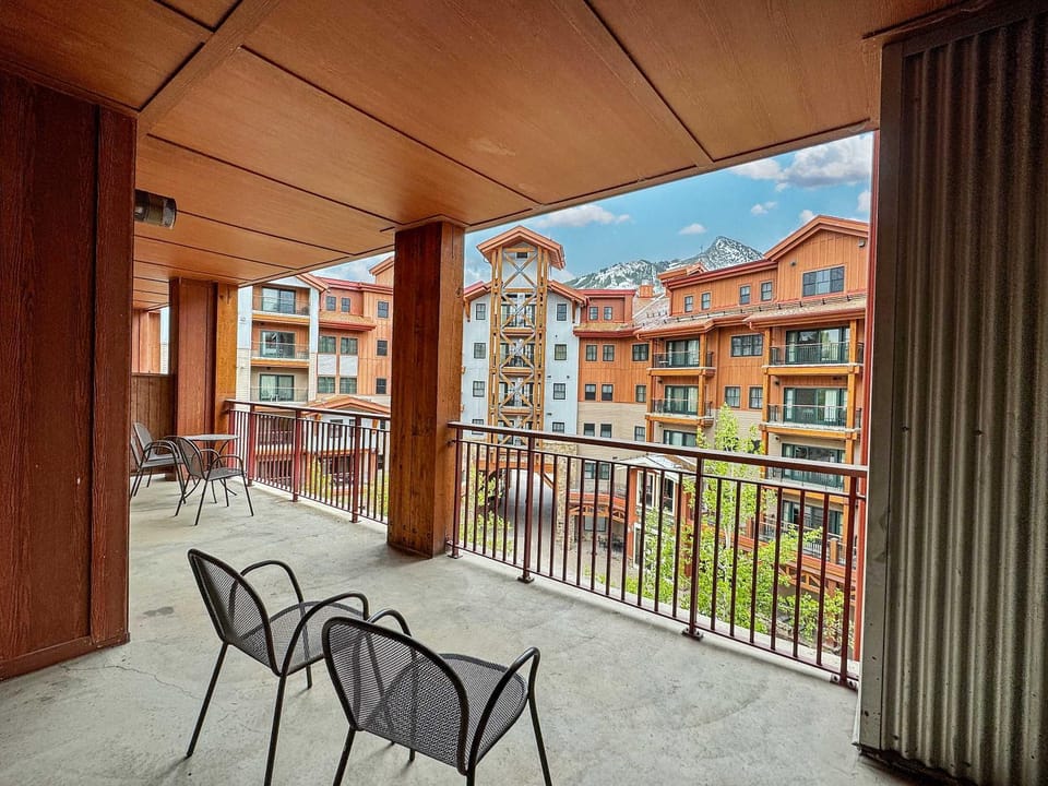 Lodge at Mountaineer Square 2 bed 3 bath Perfect location House in Colorado