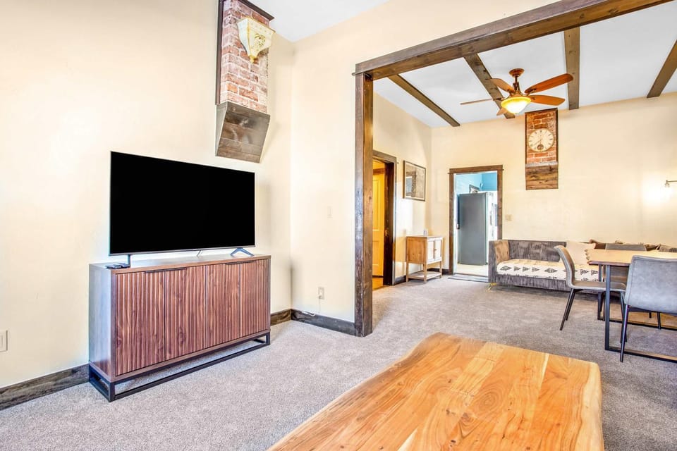 2BR Few Blocks to Main St House in Leadville