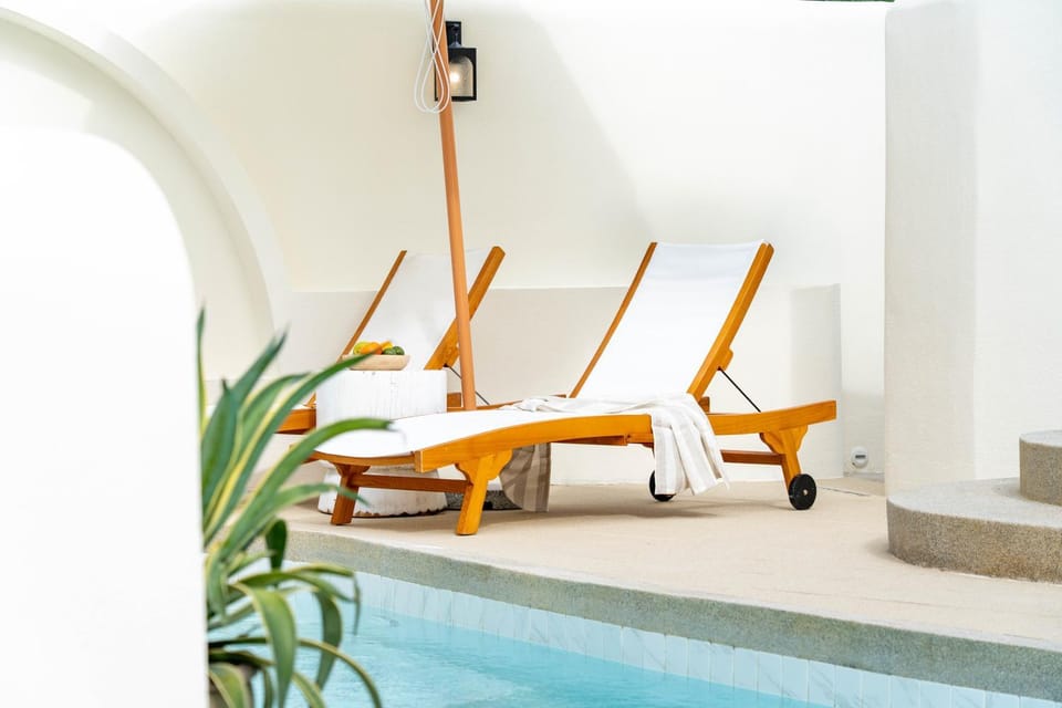 Balcony/Terrace, Living room, Seating area, Pool view, Swimming pool, sunbed