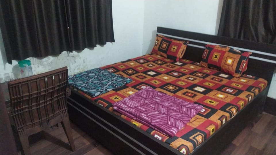 Pandit Rambabu Gautam Ji Dharmshala तीर्थपुरोहित श्री धाम वृन्दावन l 3 minute walking to Bankey Bihari Temple l AC and Non AC room Available Vacation rental in Uttar Pradesh