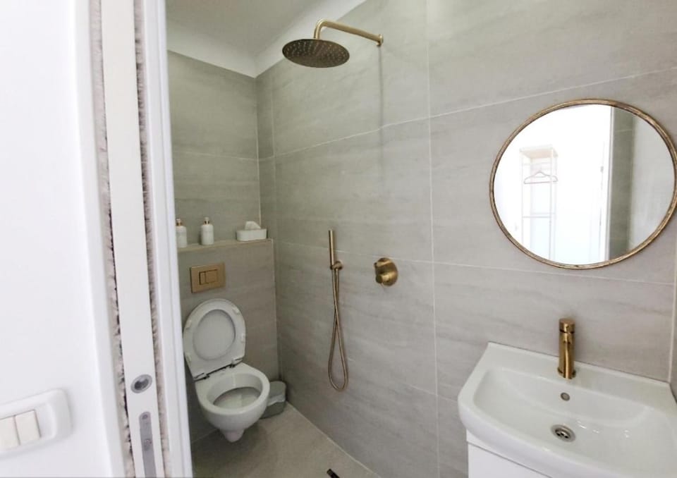 Three Independent Beach Suites Apartment in Netanya