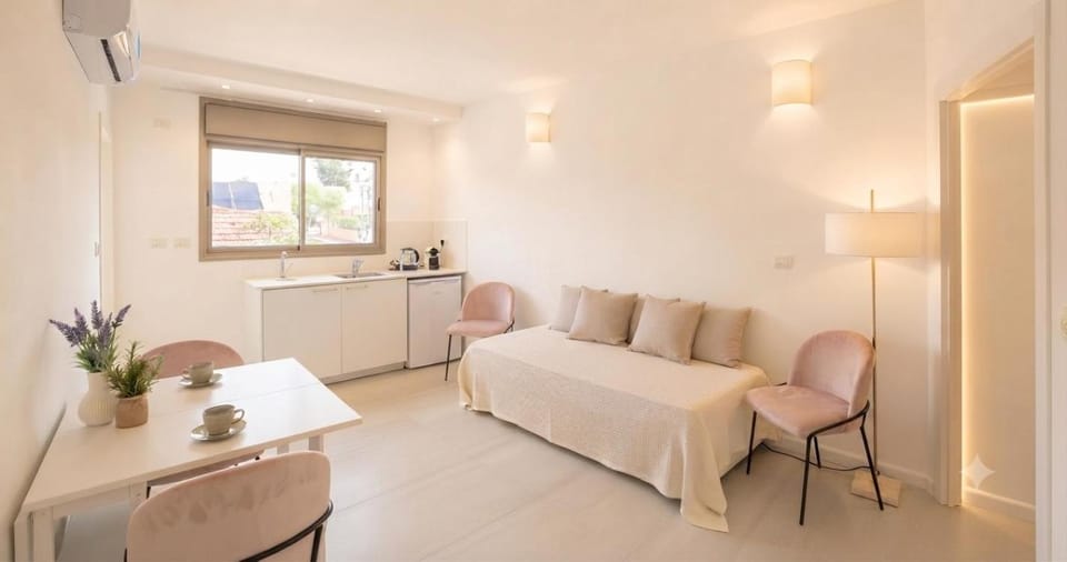 Three Independent Beach Suites Apartment in Netanya