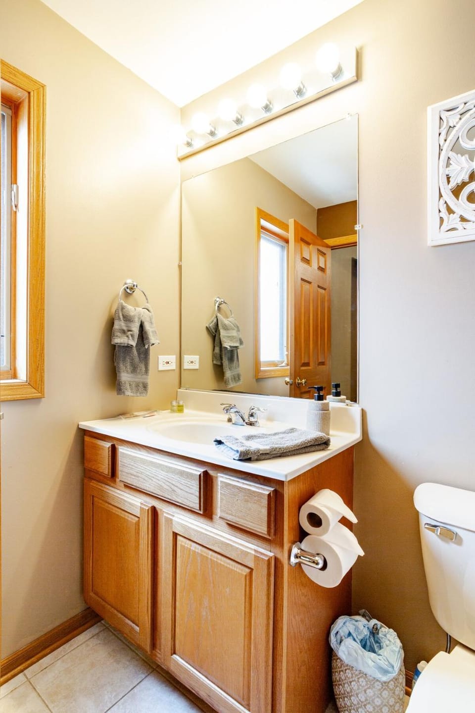 Spacious Condo Apartment in Chicago Ridge
