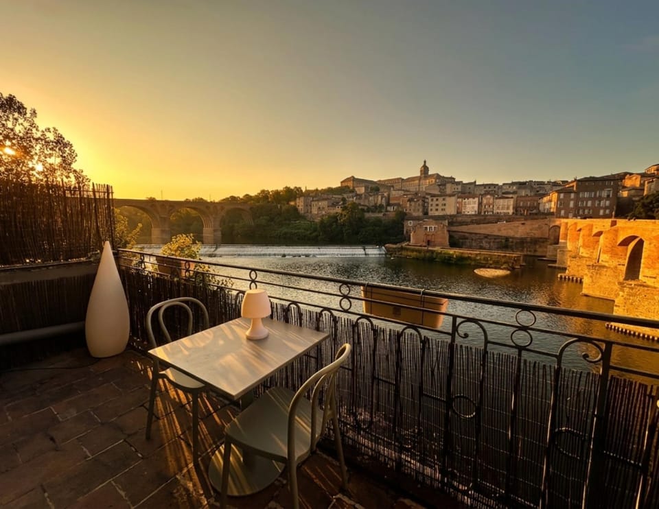 View (from property/room), Balcony/Terrace, City view, River view