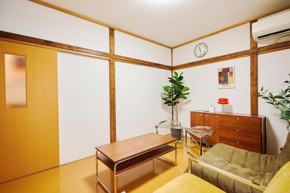 Living room, Seating area, air conditioner