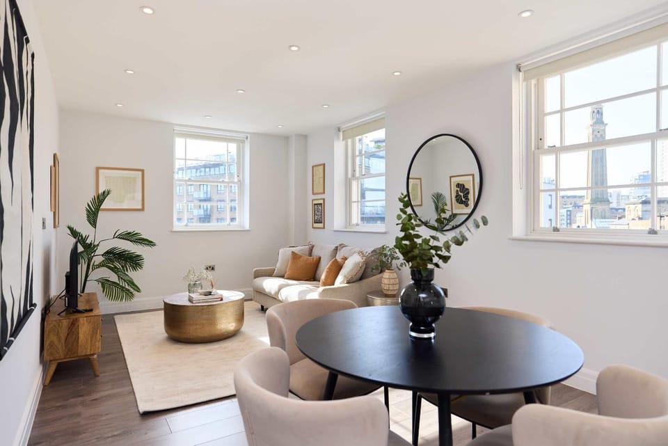 Second Storey at Kew Apartment in Brentford