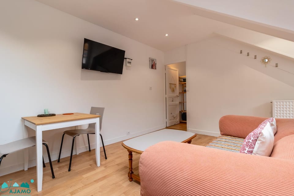 Studio avec chambre et grande terrasse à Erquy | 2 personnes | Réf 663 Apartment in Brittany