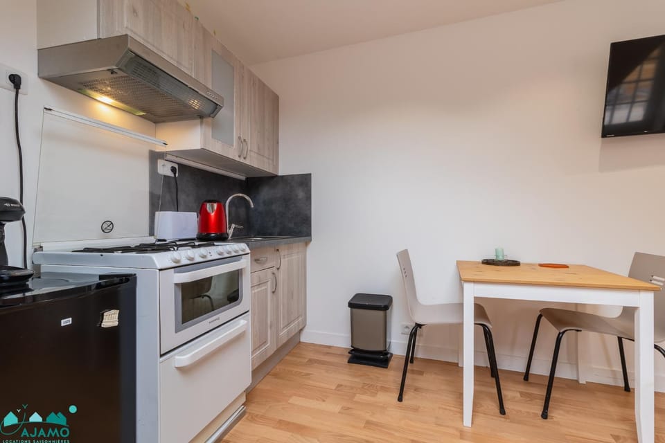 Studio avec chambre et grande terrasse à Erquy | 2 personnes | Réf 663 Apartment in Brittany