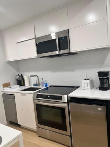 New Stylish Fully Furnished Studio Close to Downtown Apartment in Sacramento