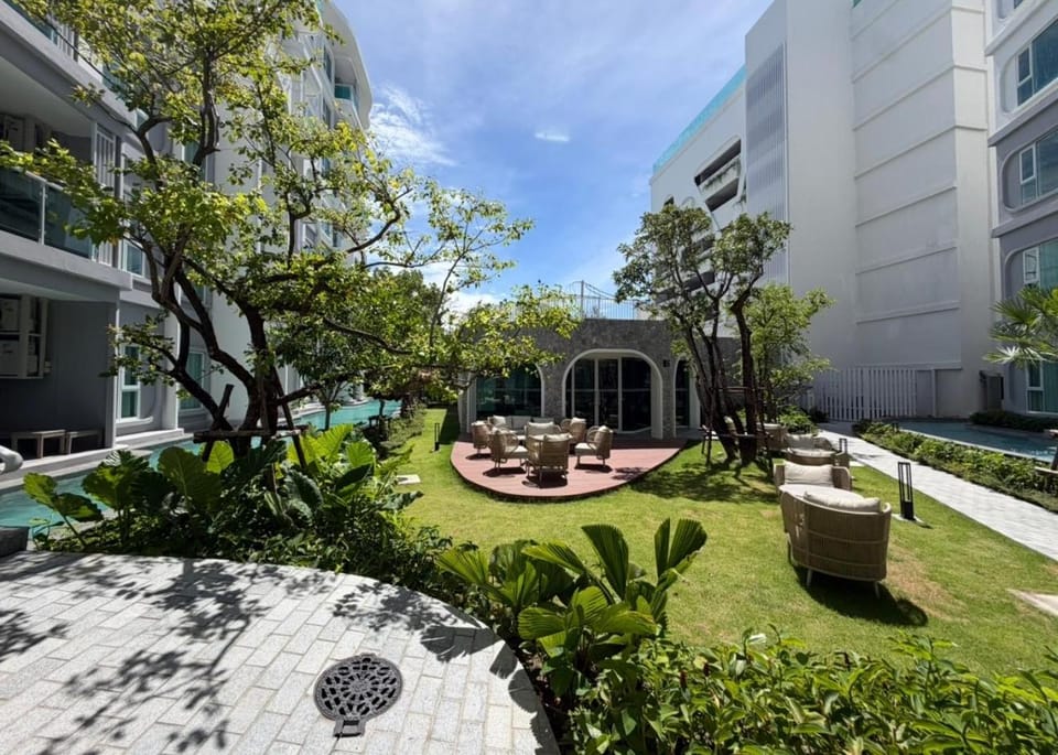 Property building, Day, Garden