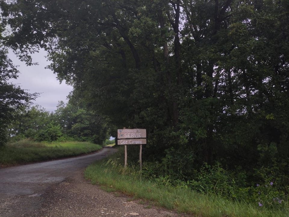 Gîtes, chambres & Camping à la '' Ferme de la Servie '' Campground/ 
RV Resort in Occitanie