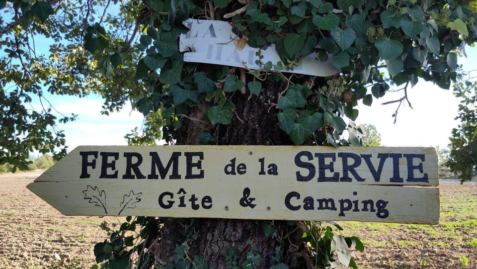 Gîtes, chambres & Camping à la '' Ferme de la Servie '' Campground/ 
RV Resort in Occitanie