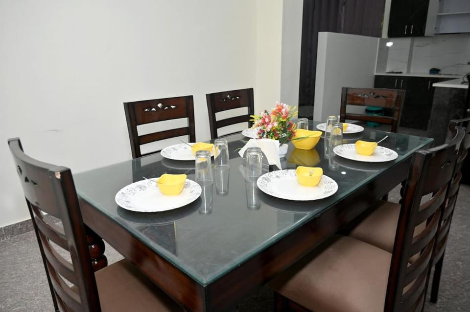 Emerald Retreat Scenic two BHK Hill Stay Apartment in Himachal Pradesh