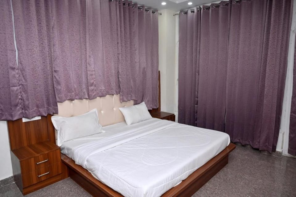 Emerald Retreat Scenic two BHK Hill Stay Apartment in Himachal Pradesh