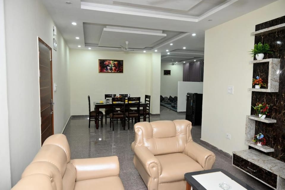 Emerald Retreat Scenic two BHK Hill Stay Apartment in Himachal Pradesh
