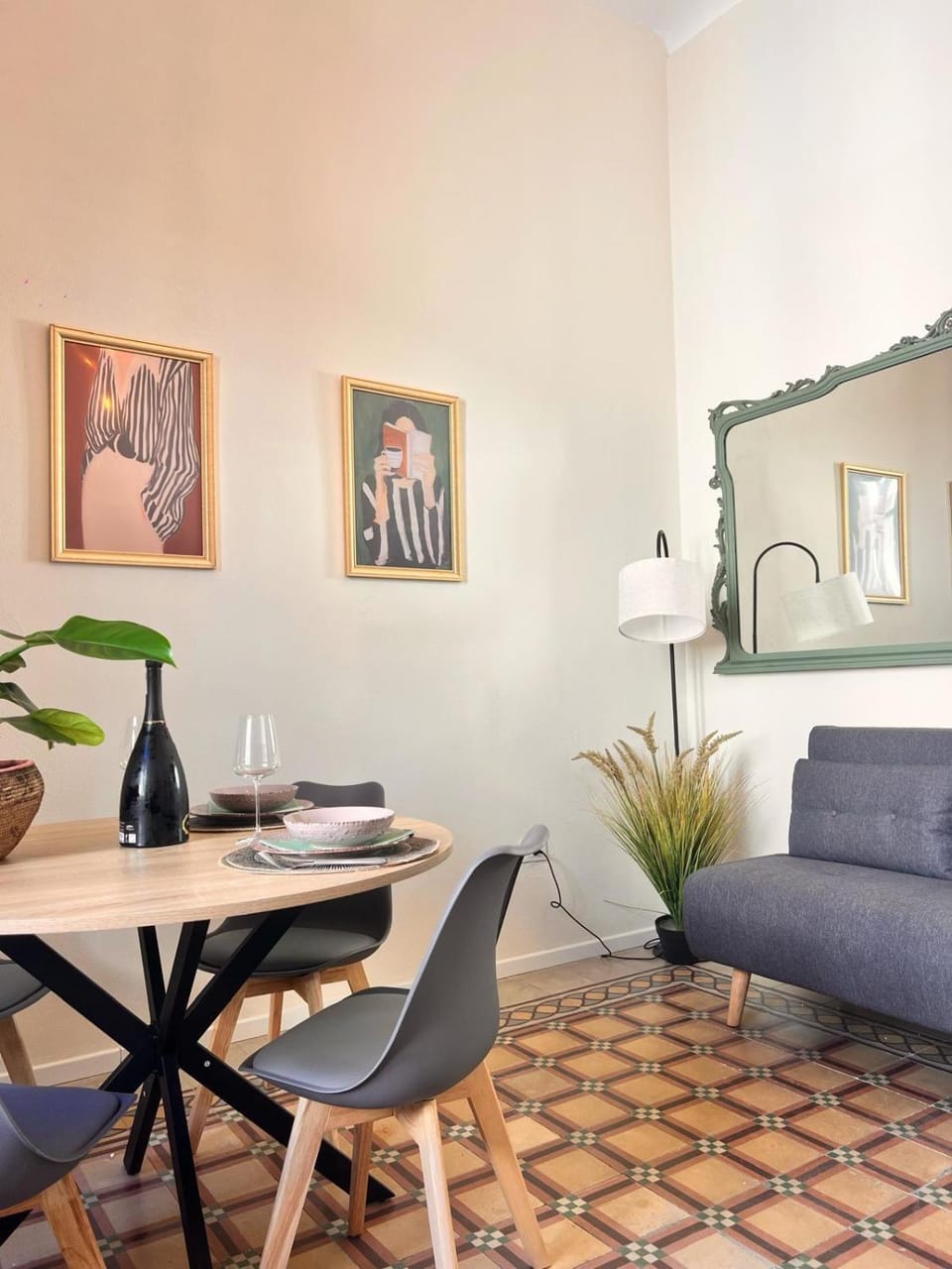 Living room, Decorative detail, Seating area, Dining area