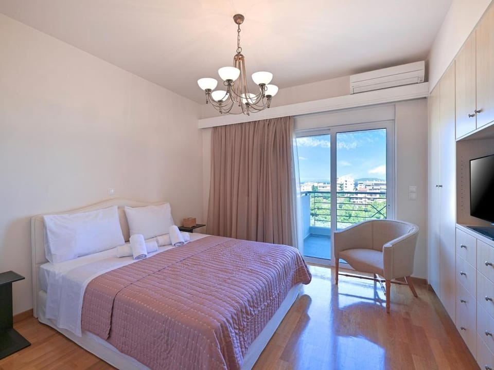Spacious Classic Sea-View Home near Rafina Port Apartment in Decentralized Administration of Attica