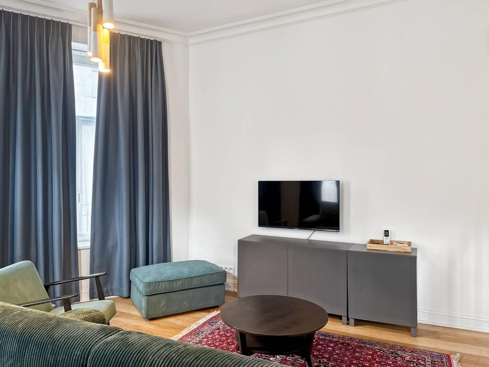 Communal lounge/ TV room, TV and multimedia, Living room