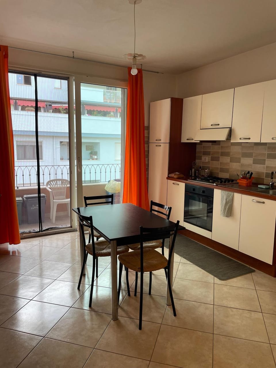 Kitchen or kitchenette, Living room, Seating area, Dining area, stove