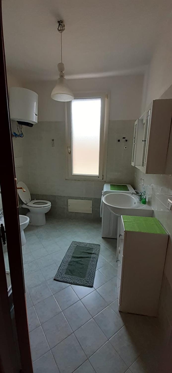 Toilet, Bathroom, bidet, towels