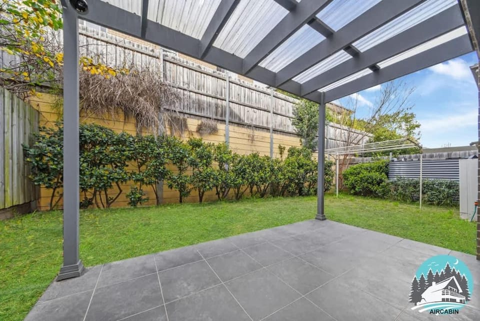 Spacious 4BR Yard Retreat House in Castle Hill