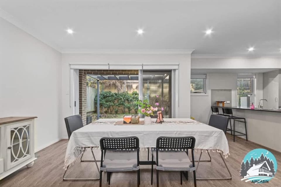 Spacious 4BR Yard Retreat House in Castle Hill
