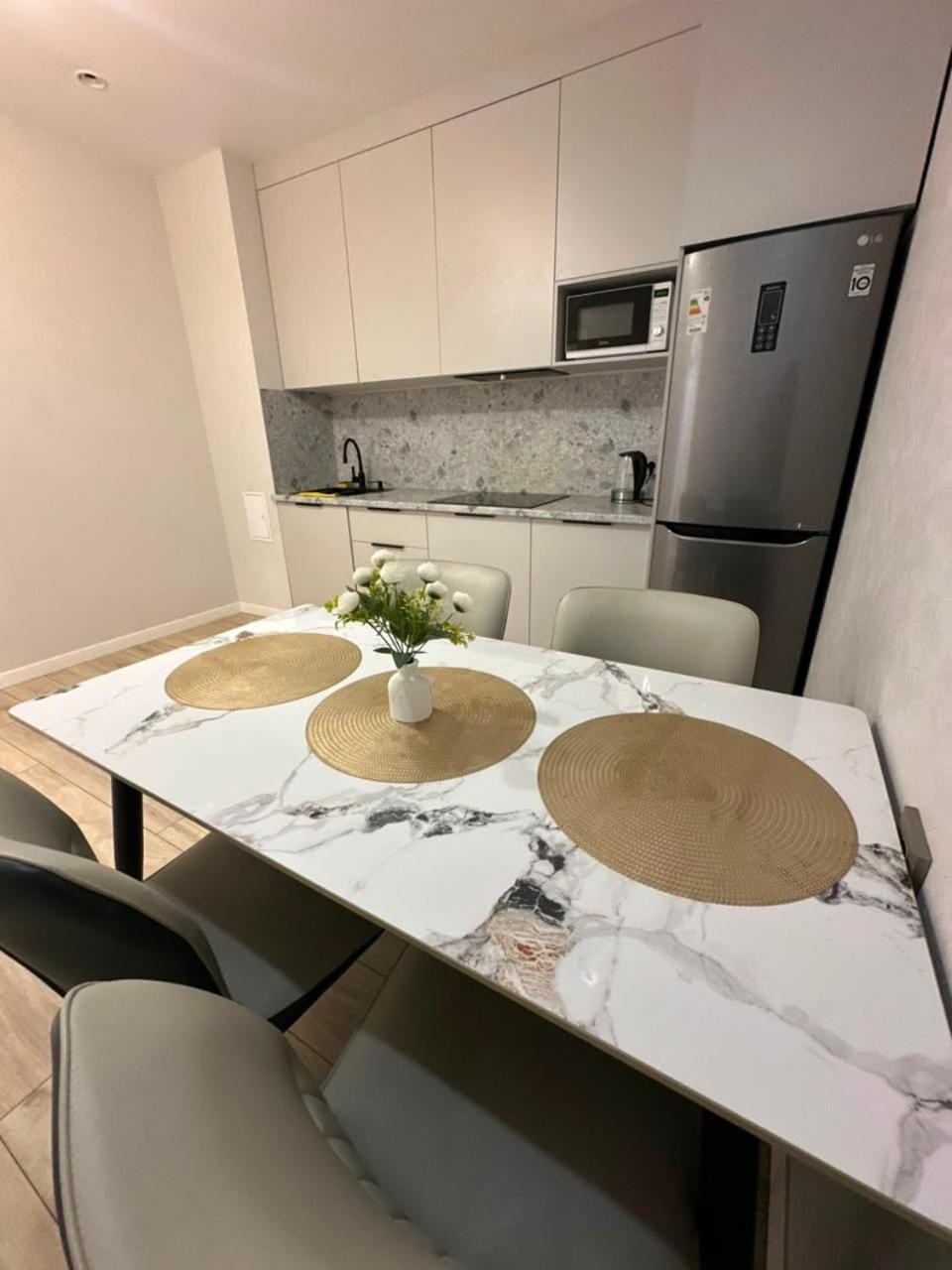 Kitchen or kitchenette, Dining area, stove