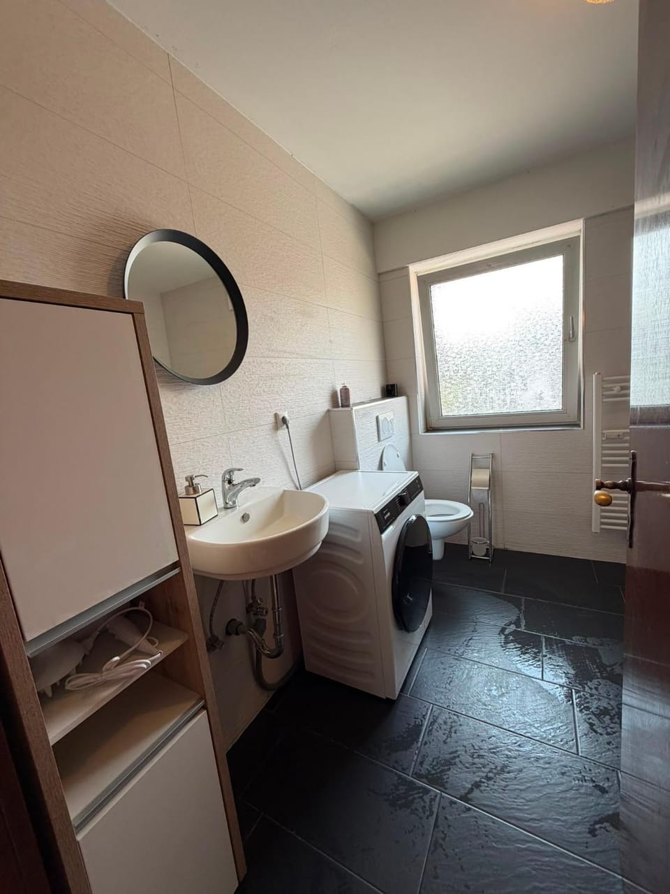 Toilet, Bathroom, Bath, washing machine, dryer