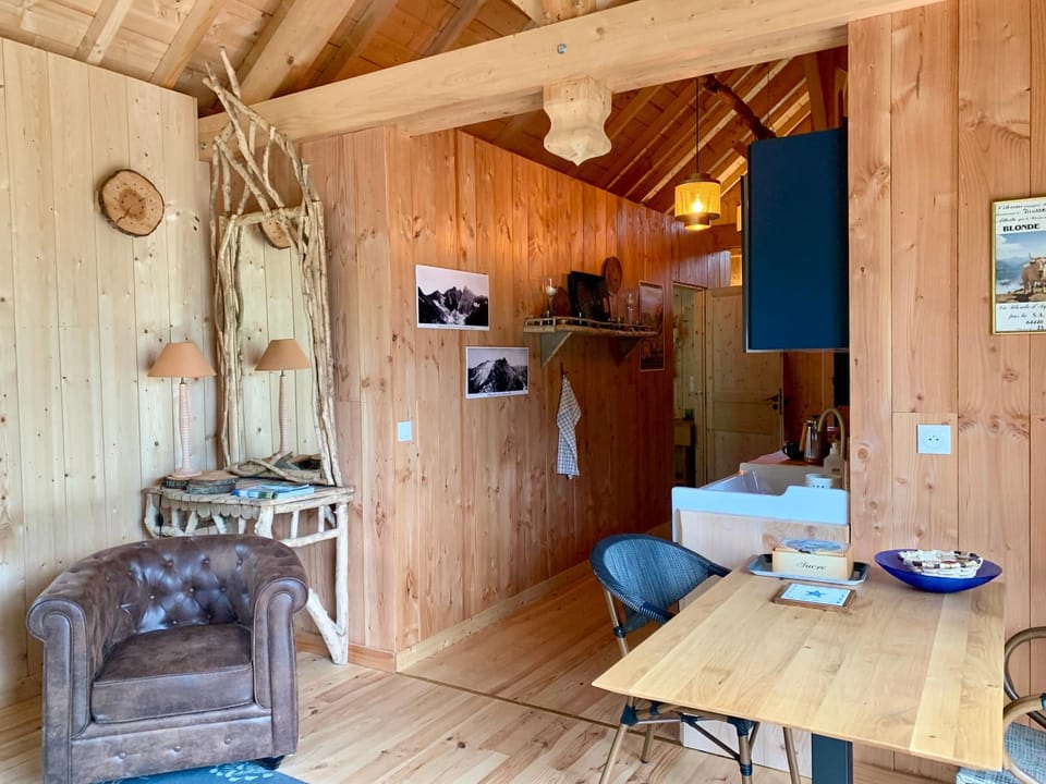 Le chalet du Pic de la Gentiane Campground/ 
RV Resort in Nouvelle-Aquitaine