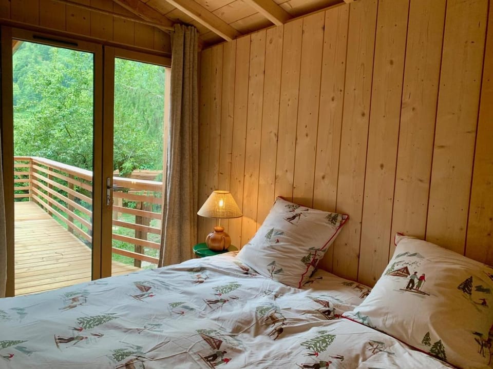 Le chalet du Pic de la Gentiane Campground/ 
RV Resort in Nouvelle-Aquitaine