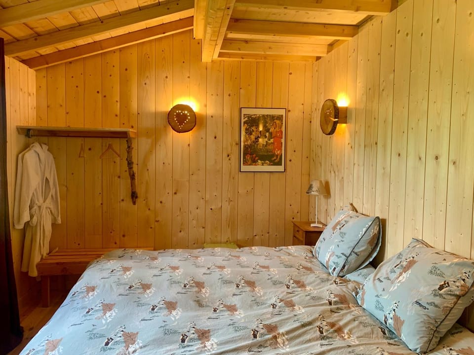 Le chalet du Pic de la Gentiane Campground/ 
RV Resort in Nouvelle-Aquitaine