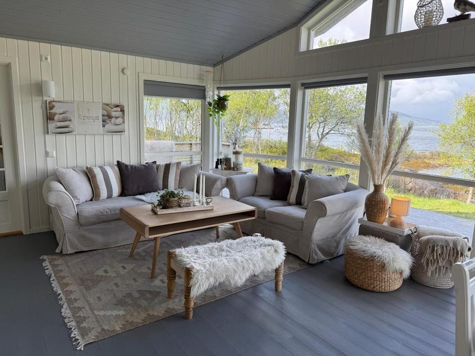 View (from property/room), Living room, Seating area