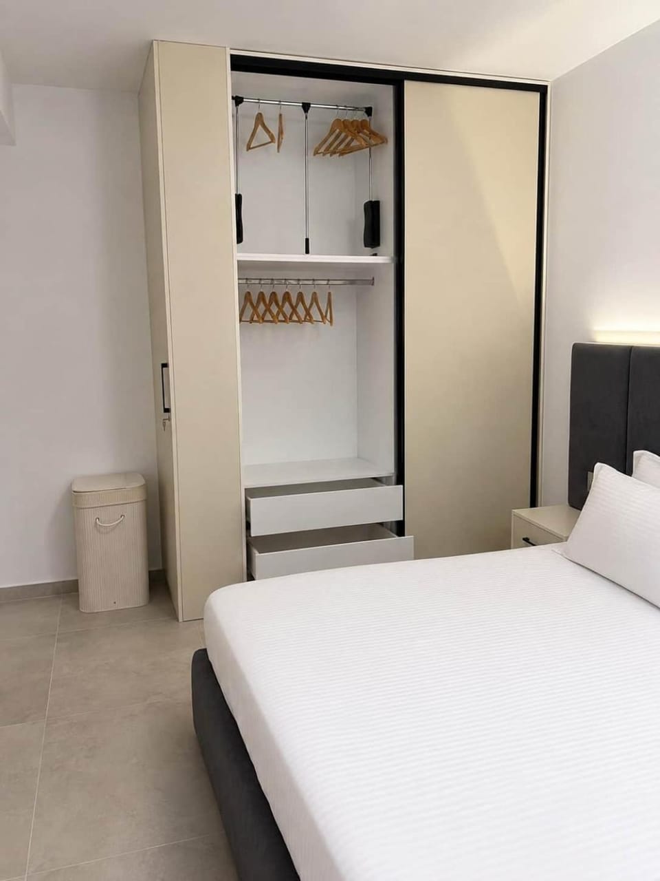 Bed, Photo of the whole room, Bedroom, wardrobe