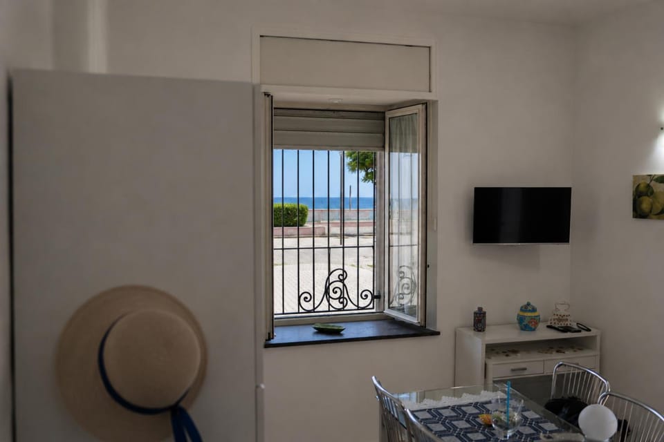 TV and multimedia, View (from property/room), Dining area, Sea view