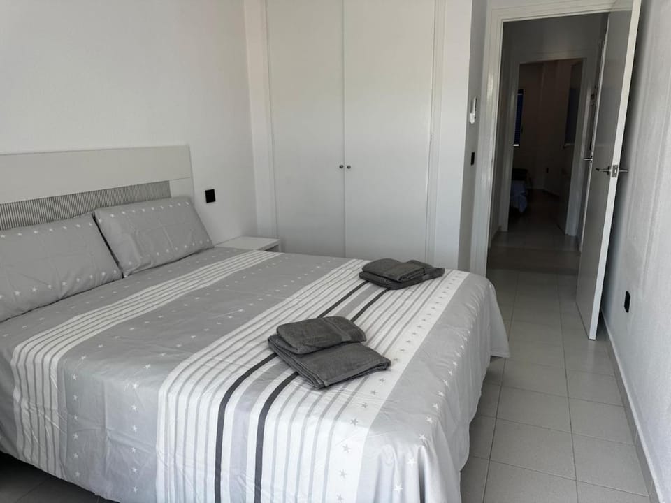 Apartamento con terraza vista mar y playa Apartment in Alt Empordà