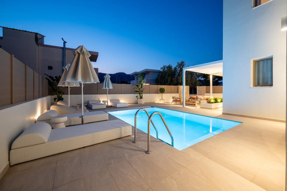 Property building, Seating area, Pool view, sunbed