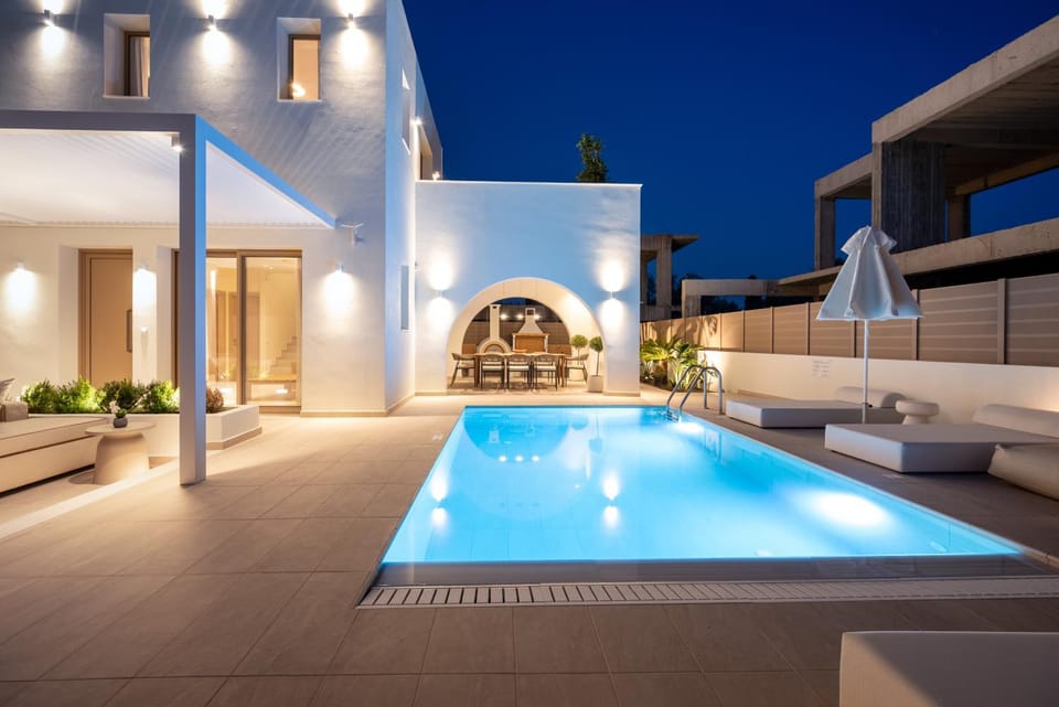Property building, Night, Pool view, Swimming pool, sunbed