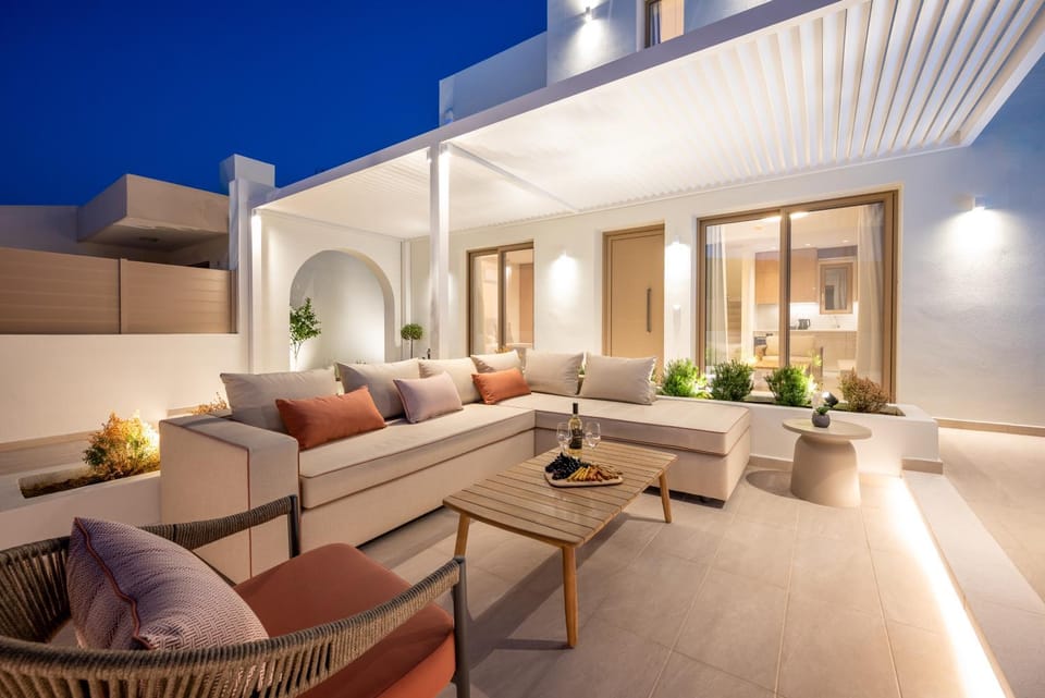 Night, Seating area