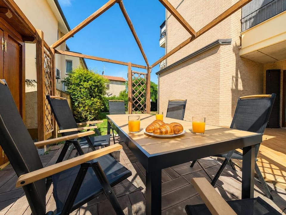 -Giardino e terrazza- 5 posti, WiFi, garage Apartment in Porto San Giorgio