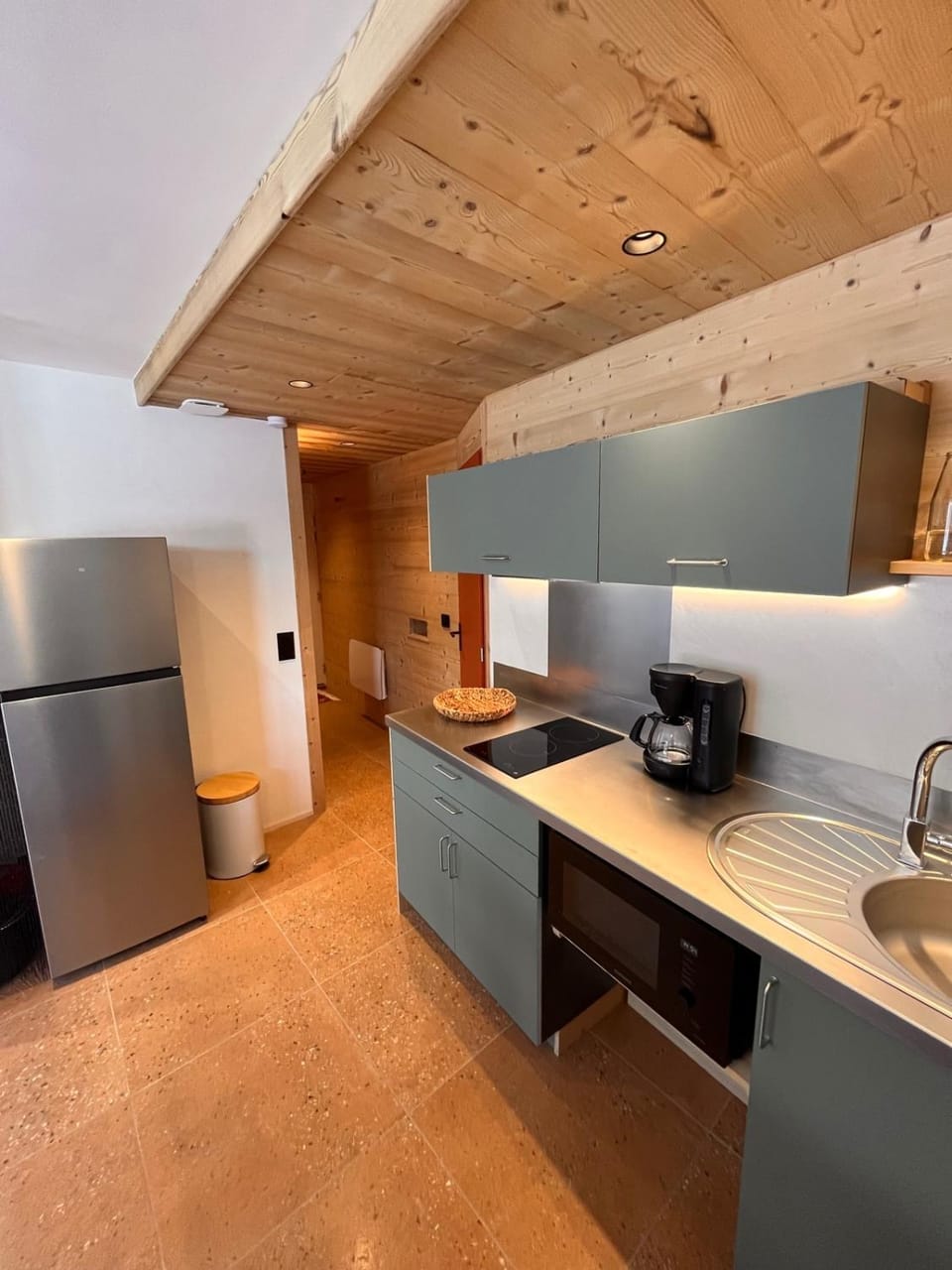 Kitchen or kitchenette, oven, stove