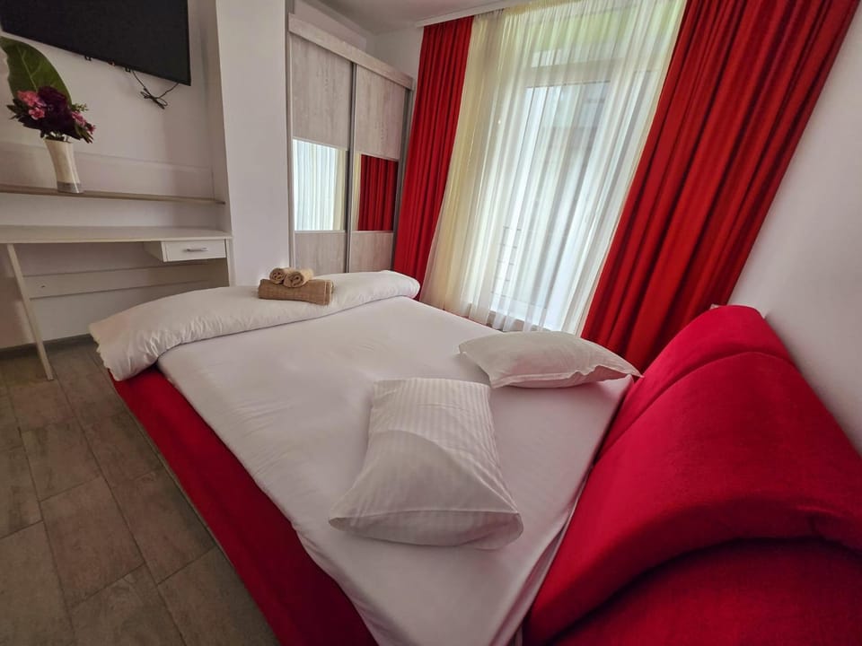 Superb Sea Side 3 Room Apartment - Beach Pool & Spa Resort Apartment in Constanța County